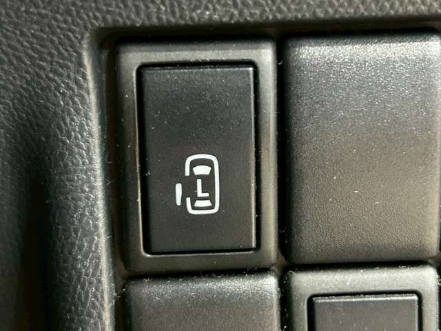 【電動スライドドア】付き☆是非欲しい装備ですね♪お子様やご年配の方でも楽々開け閉め出来ます☆