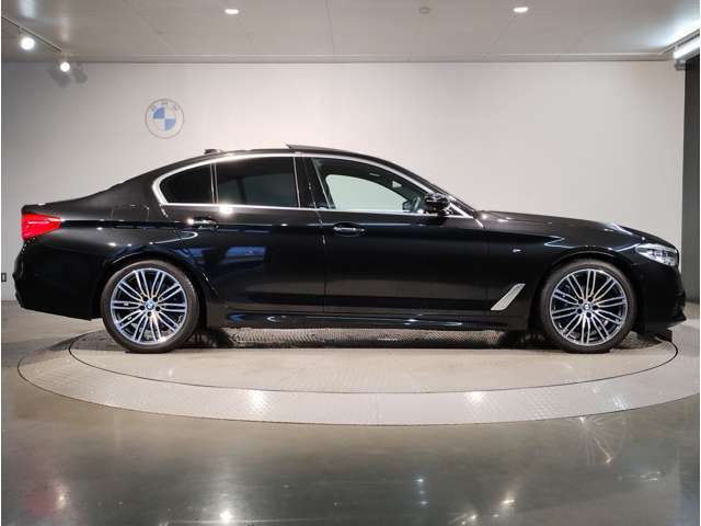 ご納車後も全国約200拠店のBMW正規ディーラーサービス工場にて保証対応いたします。お近くのBMW正規ディーラーをご案内の上、アフターメンテナンスをお受け頂けますので、安心してお乗りいただけます！！