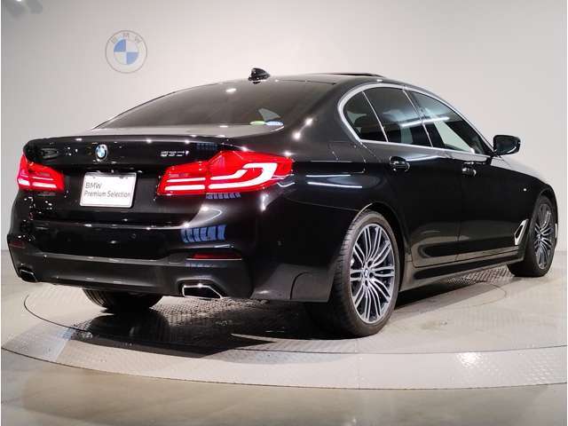 BMWのお車は、“駆け抜ける歓び”を体現しております。走行の安定性とコーナリングの良さを追求し、思い通りにハンドルの操作可能です。