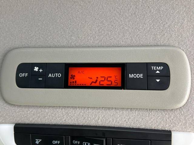 【リアオートエアコン】広い後部座席には必須の機能！風量や温度を自動で調整し前席と同様な車内環境にしてくれるリアオートエアコンを装備。夏の暑さも冬の寒さもストレスなく快適にお過ごしいただけます♪