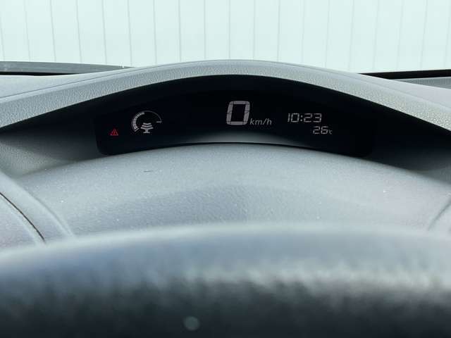 視認性の高いメーターで運転情報を的確に把握できます！