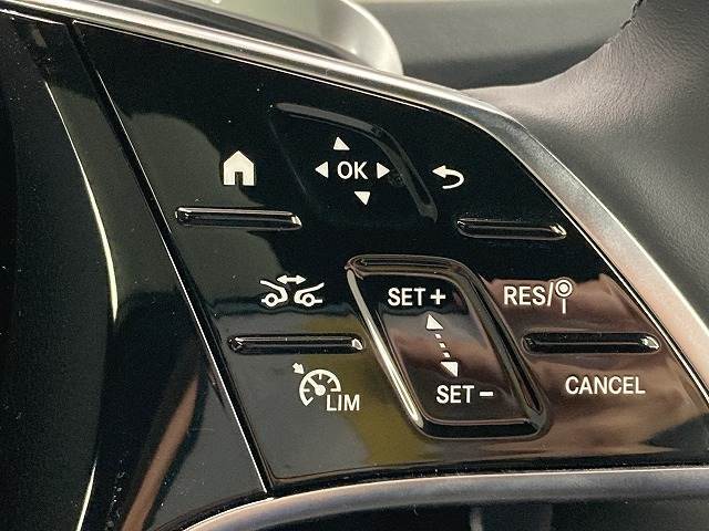 【電動リクライニング】は細やかな調整ができ、体格を問わずベストポジションがとれ長距離ドライブも快適です。