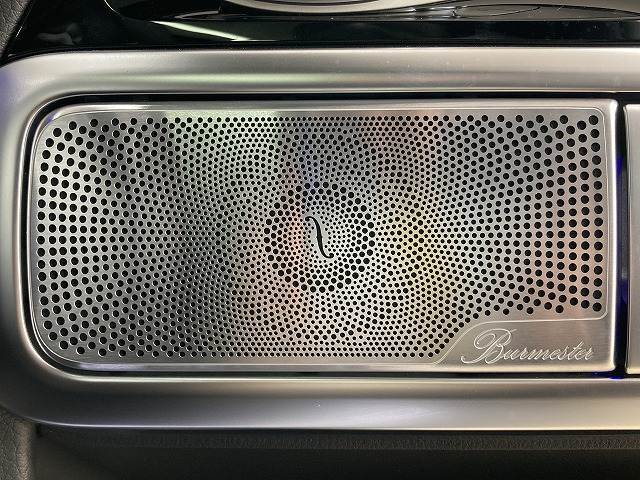 【レーダークルーズコントロール】装備車両です。レーダーやカメラを使って前を走るクルマの状況を検知して速度を調整してくれます。遠距離ドライブの高速道路などでは大活躍で疲労軽減に役立ちます。