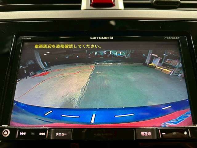【バックカメラ】運転席から画面上で安全確認ができます。駐車が苦手な方にもオススメな便利機能です。