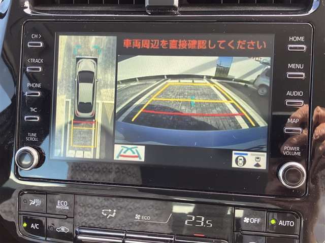 【全周囲モニター】フロント＋サイド＋バックにカメラが装着されています。車庫入れが苦手な方もこれがあれば安心ですね。
