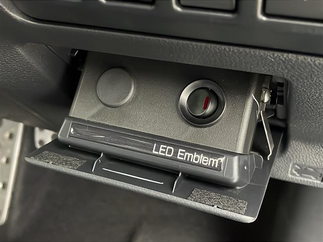 【その他】このクルマ限定で使える装備品が付いています！使い方などはぜひ実際に店舗にお越しいただき、専門スタッフにお尋ねください！