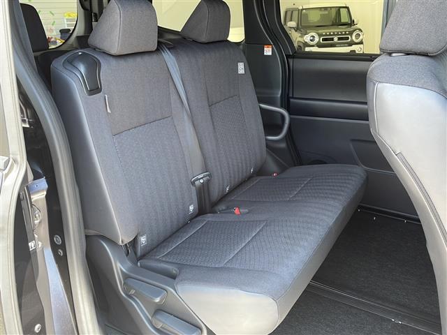 【後部座席】『後部座席周辺』の画像になります。写真の内容に関してご不明点、ご質問等がございましたらお気軽にガリバー店舗までお問い合わせください。