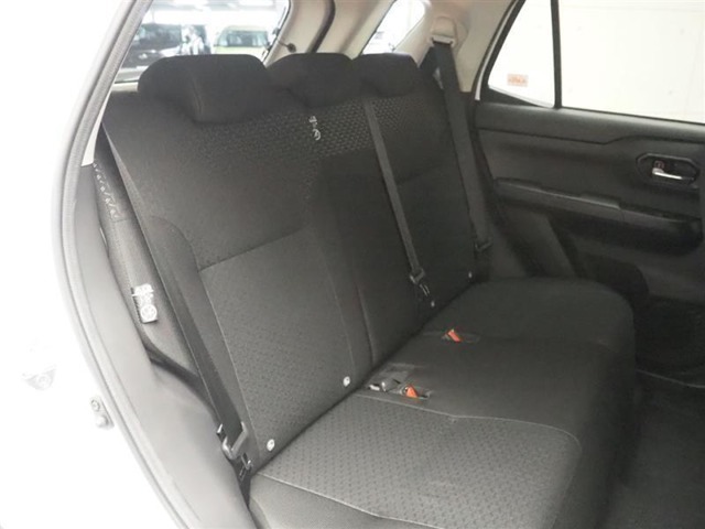 ゆとりある広々とした車内空間は、ドライブを始め買い物やレジャーなど、幅広く活躍します。一人でもみんなとでもお出かけを楽しみましょう！