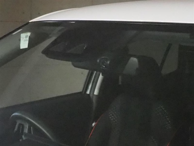万が一のトラブルのときにも役に立つドライブレコーダーを装備しています。側面衝突や幅寄せ・割り込み対策に！