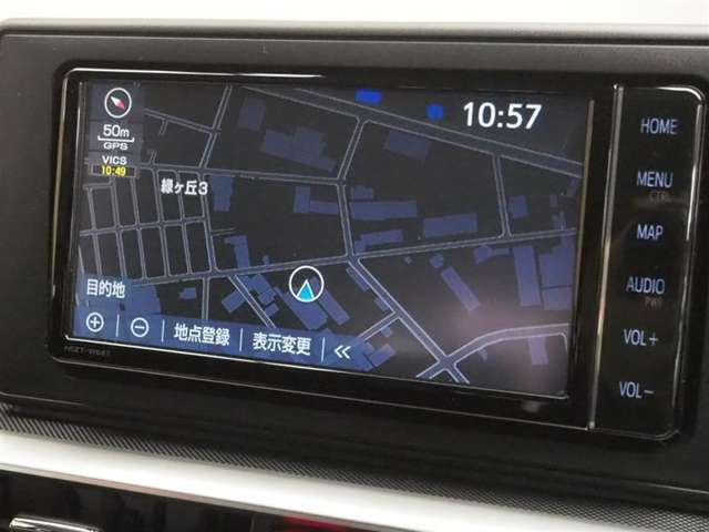 純正ナビを装備。タッチパネル式で使いやすく、お出かけもラクラクです。