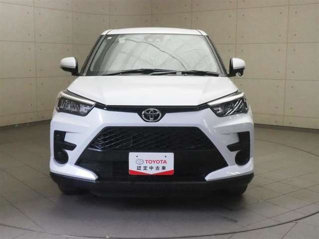 広々とした車内空間に優れた燃費性能。更にデザインも上質で人気のお車です！