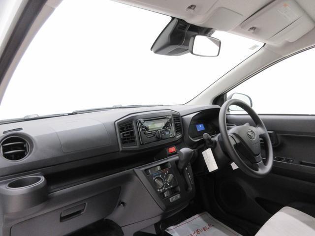 ダイハツのお店では、ダイハツ車を知り尽くしたプロフェッショナルが、専用の診断機器を使って各システムを点検しております。