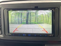 【バックカメラ】駐車時に後方がリアルタイム映像で確認できます。大型商業施設や立体駐車場での駐車時や、夜間のバック時に大活躍！運転スキルに関わらず、今や必須となった装備のひとつです！