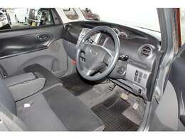 毎回座るフロントシートは大切ですよね。目立つキズや汚れもなく、きれいな状態です♪座り心地も上々で気持ちよく乗っていただけると思います。