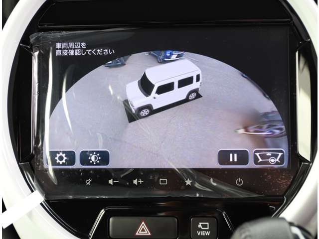 クルマの周囲360°を立体的に表示！