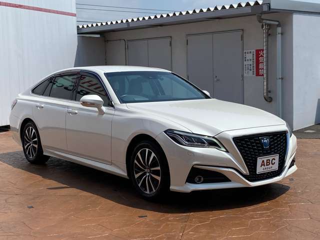 【保険取扱代理店】自動車任意保険も当店にお任せください。市内にある3店舗には保険コンシェルジュが常駐しております。万が一の事故や故障で動かなくなっても2台の車両積載車がございますのでご安心ください。