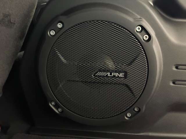 アルパインの音響システムは上質で車をより楽しんで頂けるかと存じます！