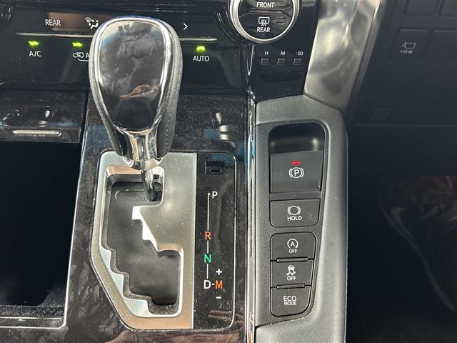 【シフトレバー】シフトも操作しやすく快適なドライブを楽しんでいただけます！