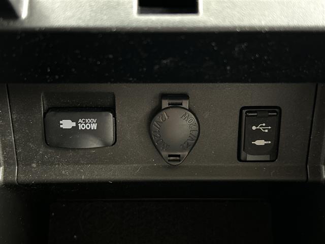 【ETC】有料道路を利用する際に料金所で停止することなく通過できる、ETC車載器（ノンストップ自動料金収受システム機器）が装備されています。セットアップを行うことで利用可能になります。