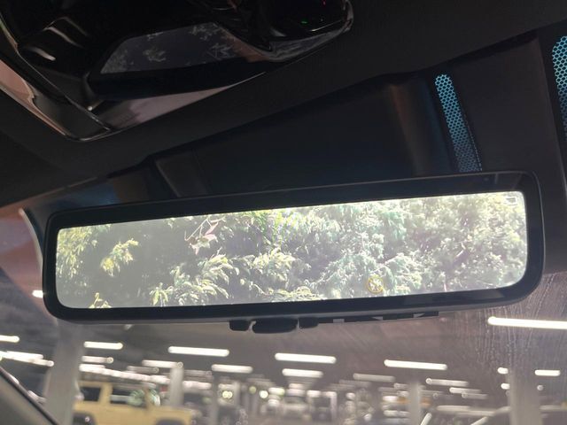 【デジタルインナーミラー】後席の大きな荷物や同乗者で後方が確認しづらい時でも安心！カメラが撮影した車両後方の映像をルームミラー内に表示。クリアな視界で状況の確認が可能です！