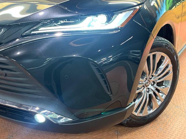 【LEDヘッドライト】悪天候や夜間走行時も良好な視界を確保し安心して運転できる高輝度LEDヘッドライトを装備！点灯速度が早く、消費電力も抑えられています。