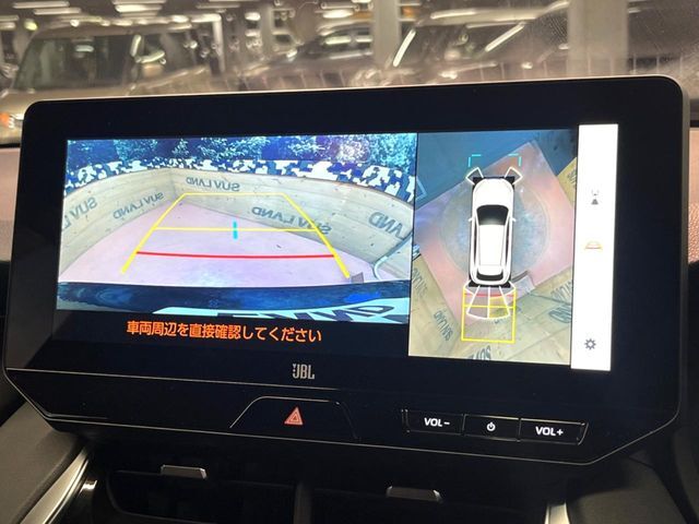 【パノラミックビューモニター】専用のカメラにより、上から見下ろしたような視点で360度クルマの周囲を確認することができます☆縦列駐車や幅寄せ時に活躍してくれます♪