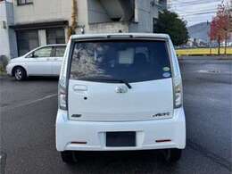 室内展示場を完備しておりますので、天候の悪い日でもゆっくりと車両をご覧下さい。