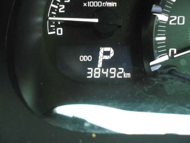 当社工場です。専門スタッフによる整備＆カスタムで安心！！セダン＆1BOXカーを中心に展示中です！！