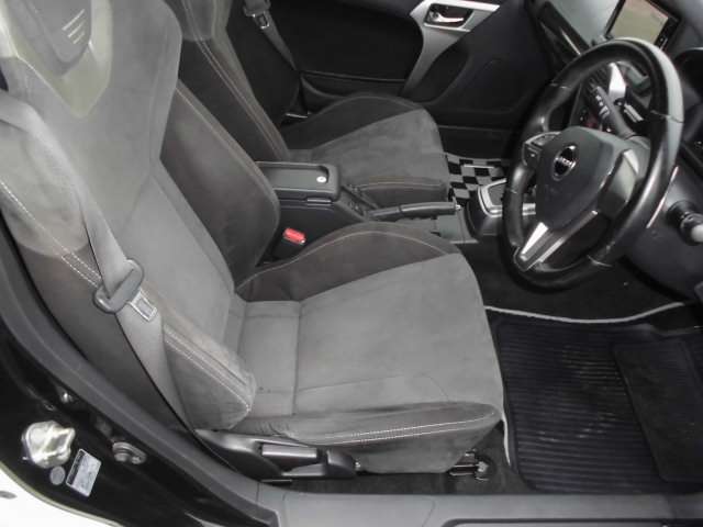 当店では女性にも優しいく安心して車選びができる♪お店作りを目指しております(^^♪車に関する事は何でもご相談下さい(^^♪明るい商談ルーム！でお迎えします♪