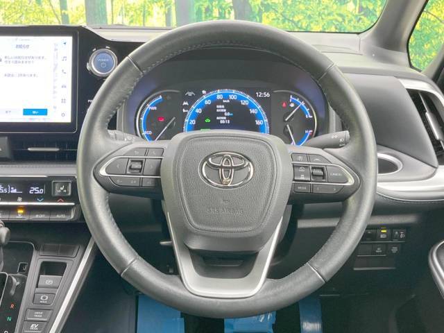 【純正革巻きステアリング】上質な革を使用することで、手にしっかり馴染みとても運転しやすいハンドルです♪