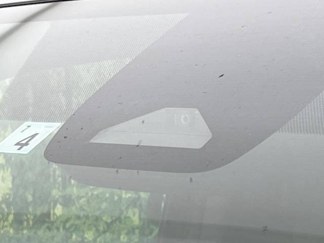 【トヨタセーフティセンス】走行中に前方の車両等を認識し、衝突しそうな時は警報とブレーキで衝突回避と被害軽減をアシスト。より安全にドライブをお楽しみいただけます。