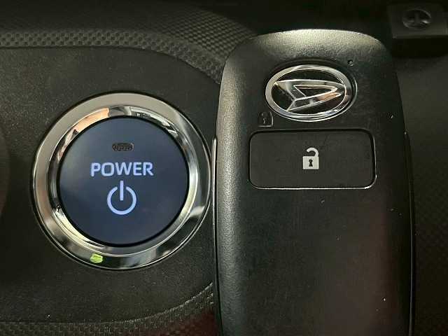 【スマートキー】車内へのアクセスやエンジン始動が楽々に行える今や必須アイテムのキー複製防止の「イモビライザー」まで備わっております。
