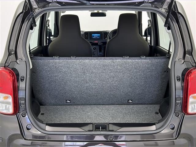 【トランク】積み込みやすくて、たっぷり積める荷室です。シートアレンジできるものは、乗車人数と荷物の量や大きさによってシートを動かすことができるので、より快適なドライブが可能です！