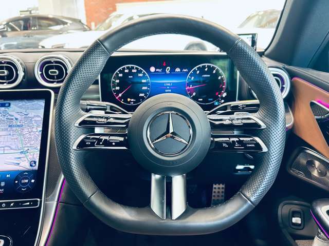 安心してカーライフを始めていただく事ができるよう、納車前にディーラー整備工場もしくは熟練メカニックが在籍する整備工場にて点検を行ない、必要な整備を実施致します。