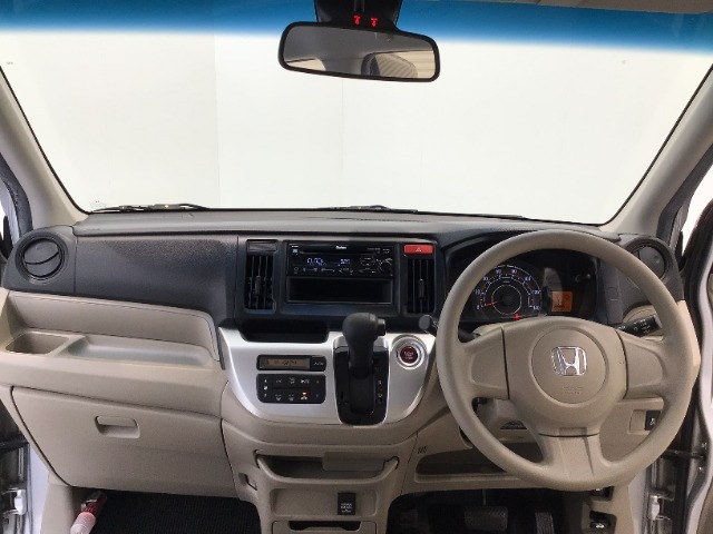 【前方視界】開放的な前方視界！運転がしやすく疲れにくいです♪窓が大きく、見通しがとっても良いおクルマですよ♪