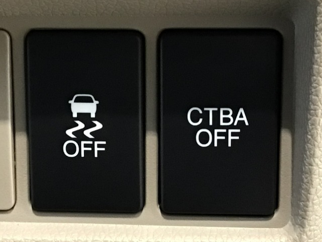 【あんしんパッケージ】追突軽減ブレーキのCTBA（シティブレーキアクティブシテム）＆6エアバッグ（運転席、助手席、サイド、サイドカーテンエアバッグ）搭載です！