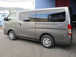 キャラバン　グランドプレミアムGX　ダークメタルグレー！2000ccガソリン！ドライブパッケージエントリーモデル、3Dマット、カラーバイザー！ワンタッチオートスライド！