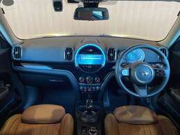 LIBERALAでは多種多様の車種をご用意させていただいております。お客様がご納得いくまで、そのお車の持つ特性を五感すべてで感じ取っていただける場をご提供します。