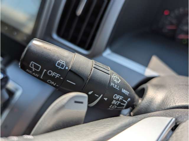 当社で整備の車両には4ヶ月の消耗品も含む無料保証と最長5年走行無制限の延長保証をオプションでご用意☆遠方のお客様はお近くのディーラーさんにて保証修理をお受け出来ます☆