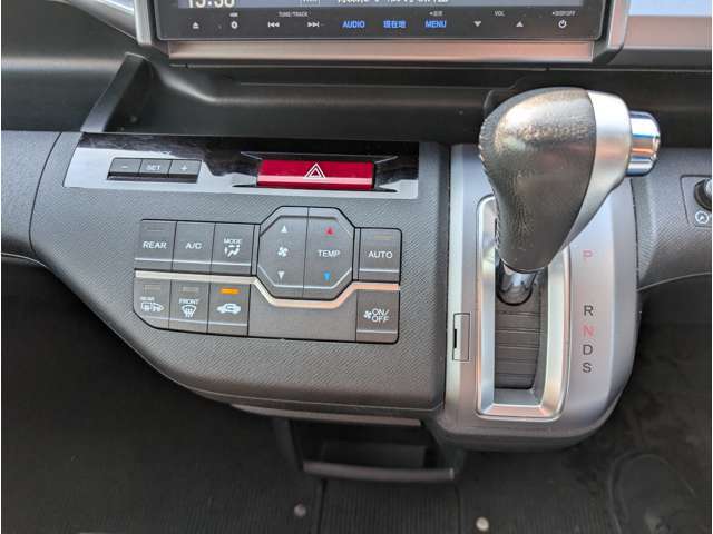 ☆車両の状態、見積もり金額など気になる点ご質問等ございましたらお気軽にメール、ご連絡下さい。細かくご説明致します☆気になるお車が有れば乗り比べしてみて下さい！当店は全車試乗可能となっております♪