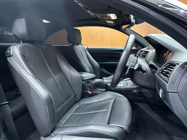 安心してカーライフを始めていただくことが出来るよう、納車前にディーラー整備工場もしくは熟練メカニックが在籍する輸入車専門の整備工場にて点検を行い、必要な整備を実施いたします。