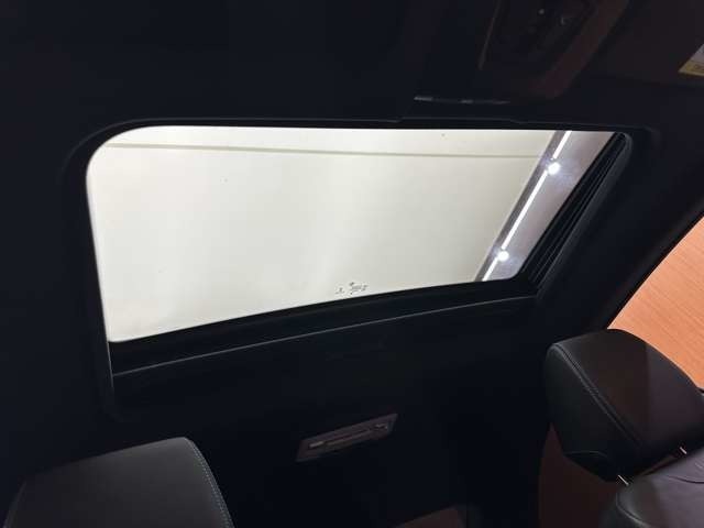 ご納車から最長5年保証もご用意しております。走行距離は無制限です。詳細はお問い合わせ下さい。遠方の方もご安心ください。全国のLIBERALA、ガリバー店舗でもアフターサービスを行っております。