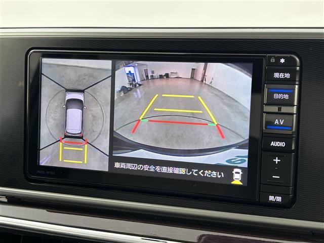 【パノラマモニター】クルマを真上から見下ろした視点で駐車をサポートします！死角からの障害物にいち早く気が付くことができます。