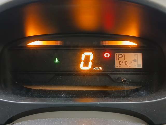 当店は走行距離不明・改ざん車は販売いたしません！安心してお車に乗って頂けるようご案内致します。