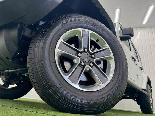 【純正18インチアルミホイール】装備です！社外AWやスタッドレス等もご相談ください！