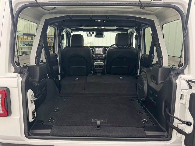 広々としたラゲッジルームは日常・レジャーに活躍する事間違いなし。