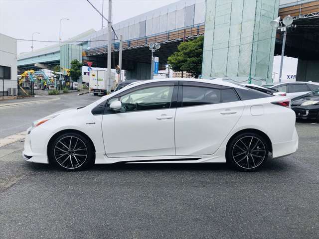 定休日は土曜と祭日。日曜日は営業してます。自社ローンでのお申込みの場合前は事前に電話で相談やご予約頂けると必要な書類等案内できますので確認後、来店お願いします。保証人不要　頭金0円（要審査）