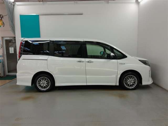 人気のホワイトパールクリスタルシャインです。