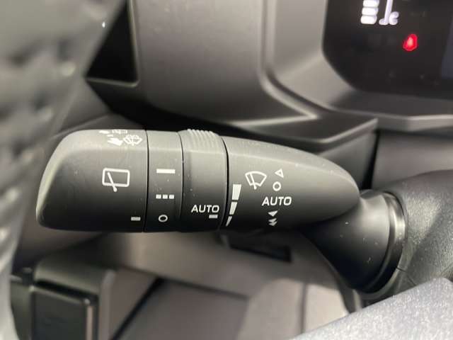 【運転席操作部】快適なドライブを楽しむための機能が装備されています！運転席から触れるので、使いやすいです！除菌プランいれていただくと、さらに清潔で安心していただけます！
