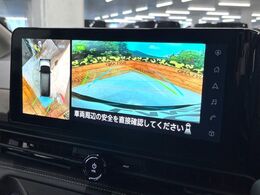 【アラウンドビューモニター】専用のカメラにより、上から見下ろしたような視点で360度クルマの周囲を確認することができます☆死角部分も確認しやすく、狭い場所での切り返しや駐車もスムーズに行えます。